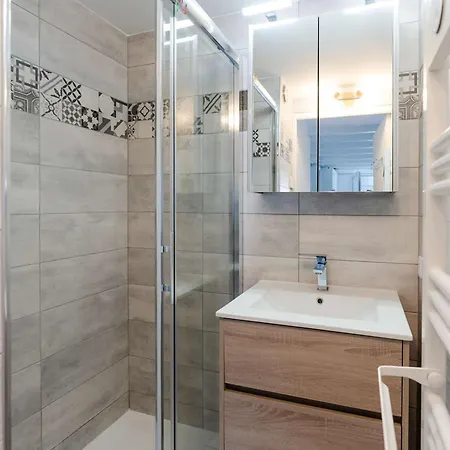 Pavillon Climatise Avec Piscine, Terrasse, Parking, Et Wi-fi A - Fr-1-409-265 Villa