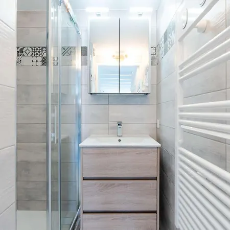 Pavillon Climatise Avec Piscine, Terrasse, Parking, Et Wi-fi A - Fr-1-409-265 빌라 *
