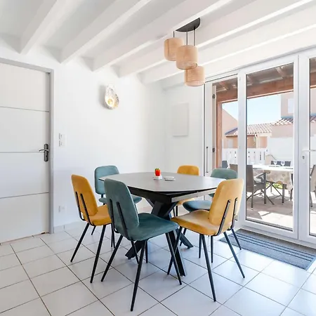 Pavillon Climatise Avec Piscine, Terrasse, Parking, Et Wi-fi A - Fr-1-409-265
