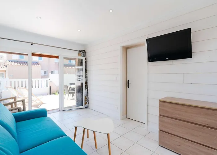 Pavillon Climatisé Avec Piscine, Terrasse, Parking, Et Wi-fi à - Fr-1-409-265 *