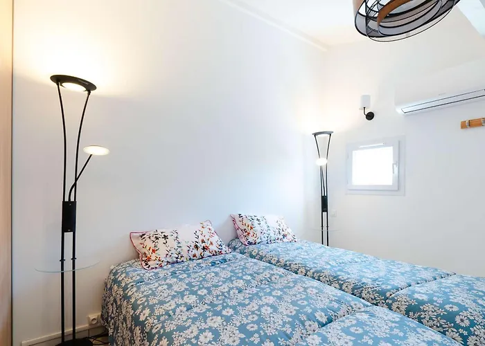 Pavillon Climatisé Avec Piscine, Terrasse, Parking, Et Wi-fi à - Fr-1-409-265 Gruissan