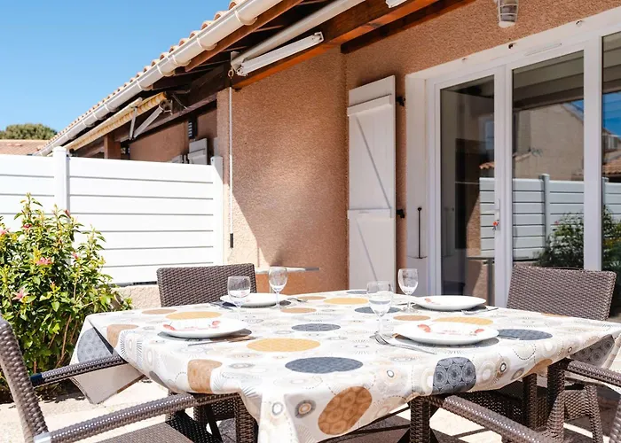 Pavillon Climatisé Avec Piscine, Terrasse, Parking, Et Wi-fi à - Fr-1-409-265 Gruissan