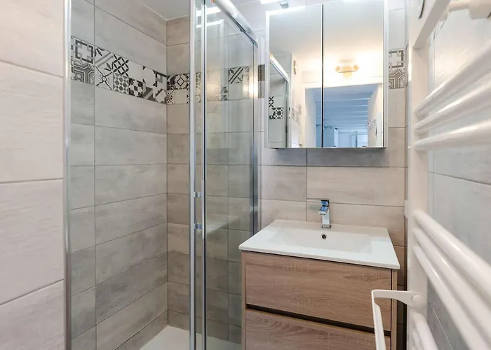 Pavillon Climatisé Avec Piscine, Terrasse, Parking, Et Wi-fi à - Fr-1-409-265 Villa